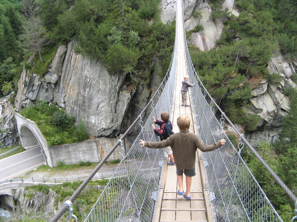 [SuspendedBridge[3].jpg]