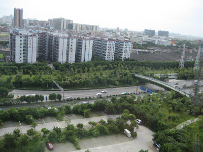 窗外：正东方
