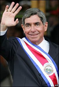 [_41664076_oscar_arias_ap2006_300[3].jpg]