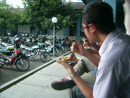 Makan siomay