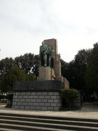 Statua Liberazione Piazza Municipio