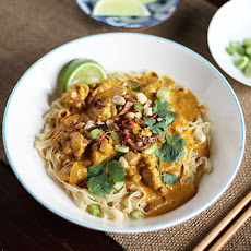 Egg Noodles in Rich Chicken Curry Sauce (Khao Soi)