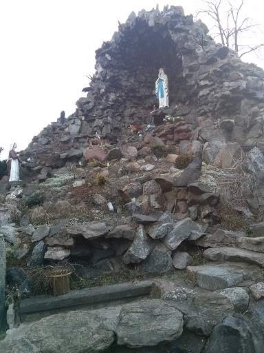 Kamienna Kapliczka Maryjna