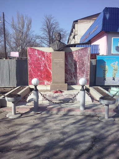 Статуя Бауыржан Момыш улы