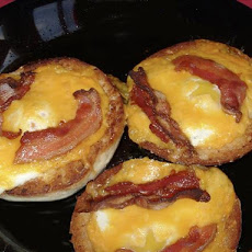 Cheddar Baked Bagels and Eggs