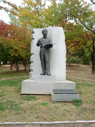 Statue of Lee In-Sung