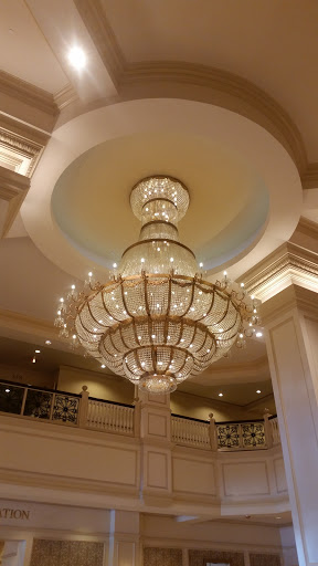 Grand Chandelier at The Horseshoe