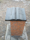 Памятник Книге