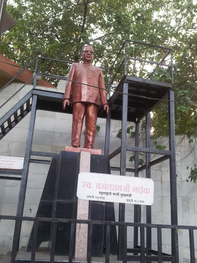 Vasantraoji Naik Statue