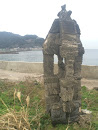 海辺の石柱