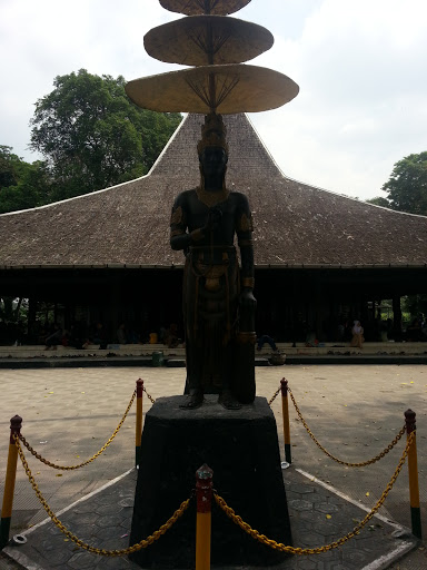 Statue Pendopo Agung