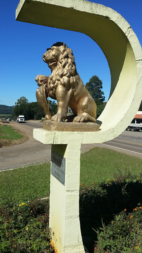 Monumento Lions