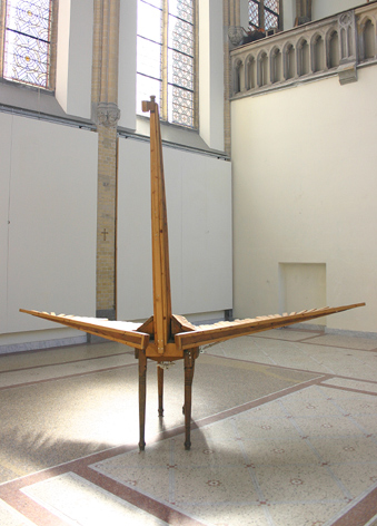 pegasus 1995-2001, hout, roestvrij staal, touw (vooraanzicht)
