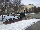 Пушка Д-44 на площади Победы