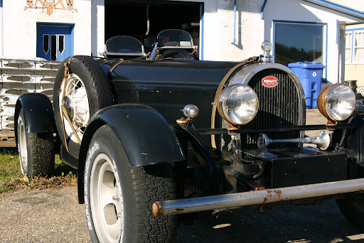 http://lh4.ggpht.com/g.guepe/SQIYmYg8olI/AAAAAAAAAHQ/_Zd6-67tpFM/bugatti_2.jpg