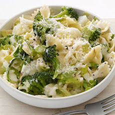 Bow-Tie Pasta With Broccoli and Potatoes
