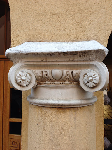 Pillar Ornament