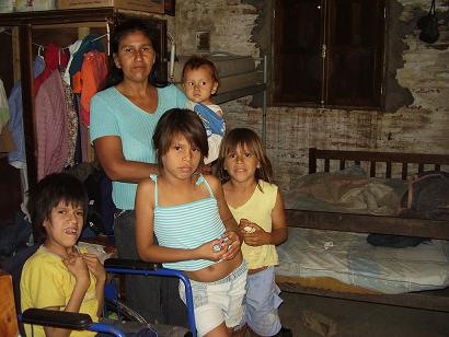 [Irma Mendoza con sus hijos 2[4].jpg]