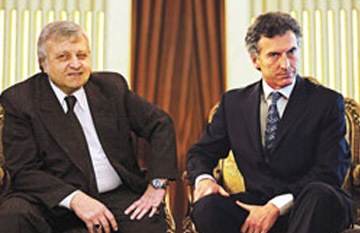 [9661_812008_macri_genta[4].jpg]
