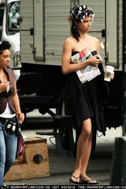 [ugly_betty_set_day1_005_medium[2].jpg]