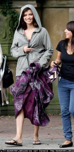 [ugly_betty_set_day1_018_medium[2].jpg]