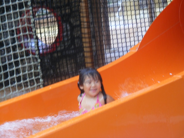 [Mandy coming down the slide[3].jpg]