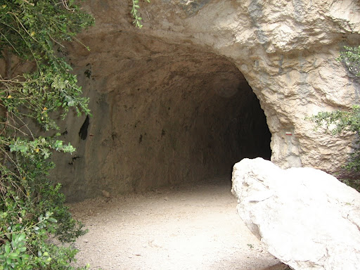 Entr&eacute;e premier tunnel
