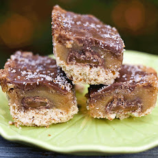 Caramel Chocolate Pretzel Bars