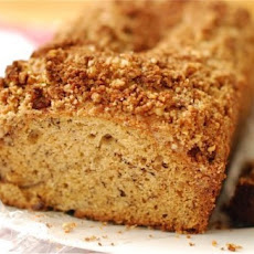 Banana Bread with Cinnamon Pecan Streusel