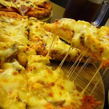 Melaka us pizza Us Pizza