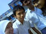 huehuehue,,, guenya paling keliatan di sini... ini teh kapan yah? lupa,, di depan smansa, sekolah tercinta pas istirahat jam sepuluh