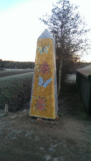 Regnbueskolens Obelisk 