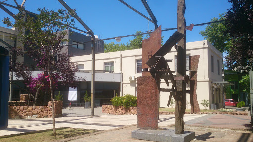 Escultura De Chatarra En La Terminal Goes