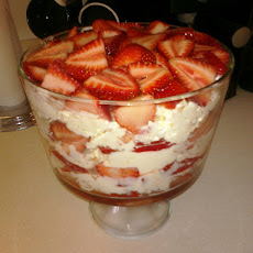Strawberry Cheesecake Jello Trifle