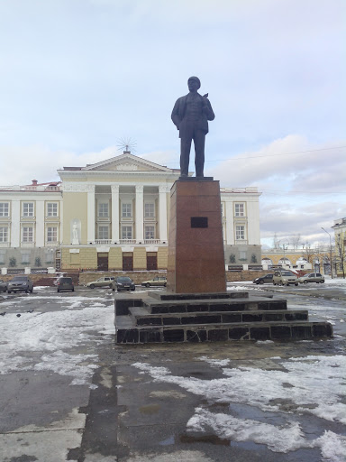 Статуя Ленину