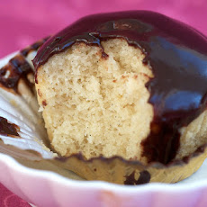 Vanilla Bean Cupcakes With Chocolate Ganache