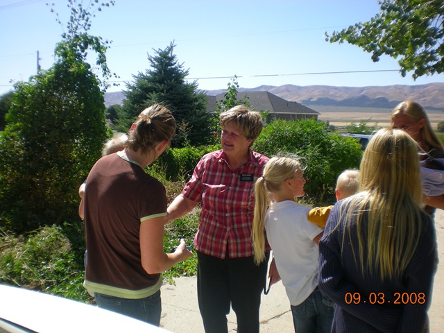 [missionaries coming home 009[2].jpg]
