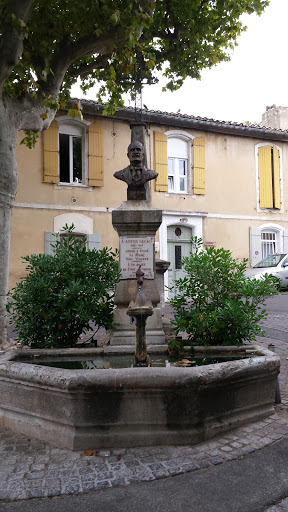 Fontaine commemorative, Châteauneuf-de-Gadagne