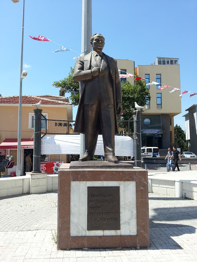Atatürk Heykeli