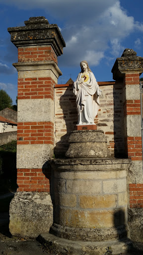 Statue Du Christ De Douelle