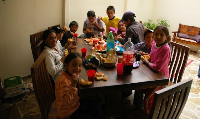 Lollie Kids having lunch in Cuenca