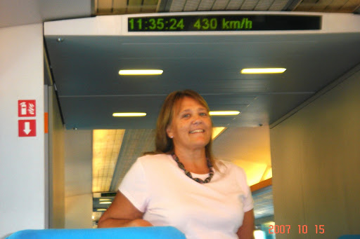 Shanghai MAGLEV Train from Putong Airport in Shanghai to Central City Shanghai...8 minute ride..went 431 hm/hr..a train ran on friction