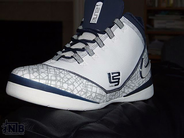 White and Navy Elite Team Basketball Zoom Soldier II Pics