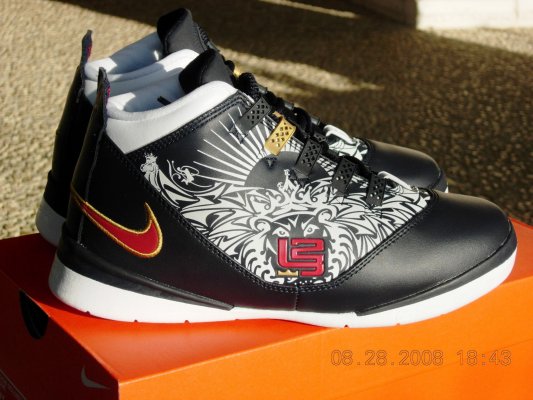 Rare Tattoo Nike Zoom LeBron Soldier II in Mens Size