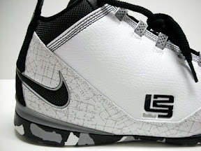 lbj soldier ii tb white black1 05 White Black Grey Zoom Soldier II TB Camo Real Pics