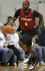 LeBron Sneaker Watch: Black White Red Zoom LeBron VI lebron_james_nba_081004_scrimmage-03 LeBron Sneaker Watch: Black-White-Red Zoom LeBron VI
