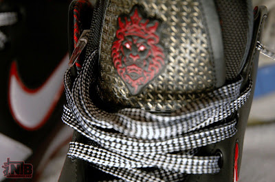 White/Black Varsity Red LeBron VI Sample Showcase nike zoom lebron 6 gr black white red 7 05 White/Black Varsity Red LeBron VI Sample Showcase