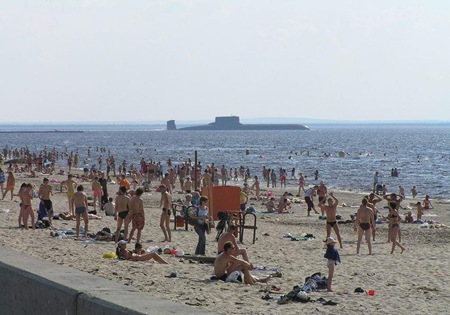 submarine_beach2