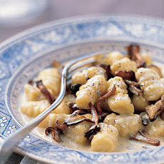 Gnocchi with Mushrooms and Gorgonzola Sauce