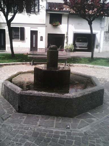 Fontana Piazza San Clemente